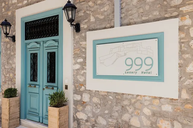 999 Luxury Hotel