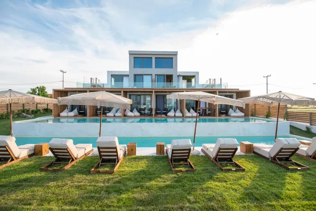 King’s & Queen’s Suites Afitos