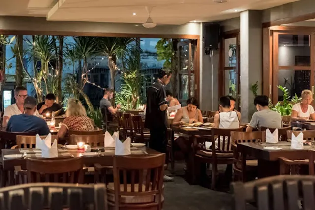 Square Restaurant & Lounge