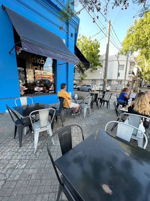 Monsieur Bleu Resto-Bar