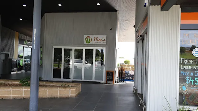 Macs Country Cafe