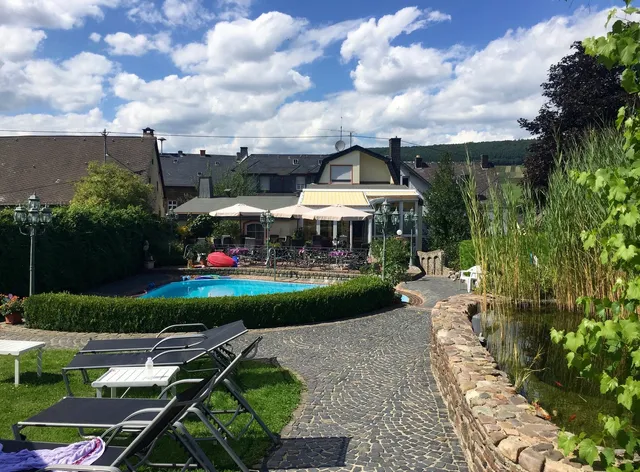 Pension Elfi, Elfriede Krames und Peter