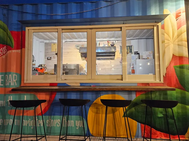 摸魚避風港 _Shuvit180（滑板/噴漆/宵夜/飲料/酒）