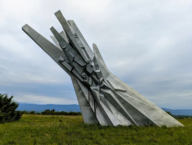 Spomenik Čačanskim borcima