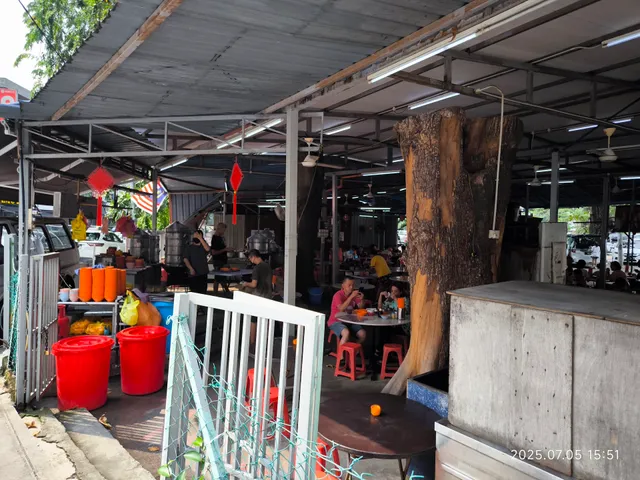 Kedai Makanan Dan Kopi KK