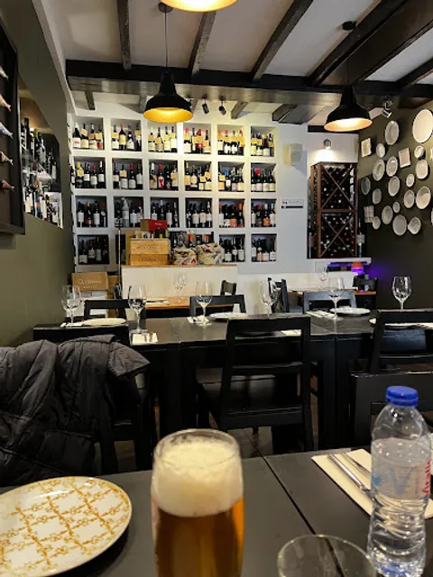 Taninos Wine & Kitchen