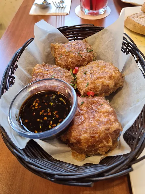 The Shakehouse by Love, Food Club