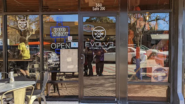 Evolve Kitchen + Table