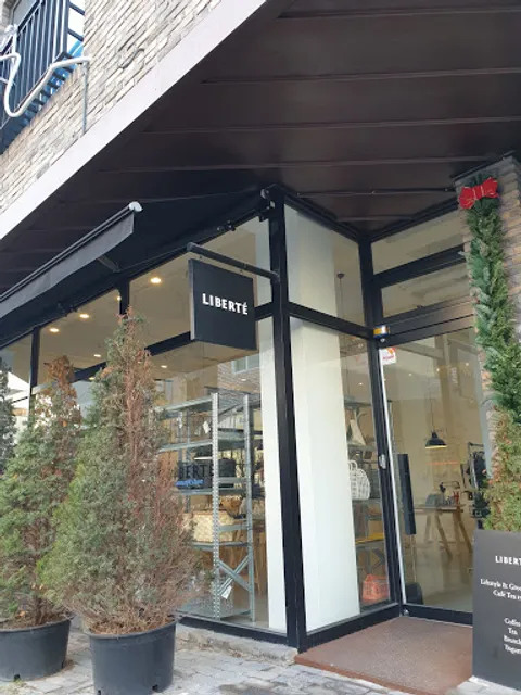 LIBERTÉ 리베흐테