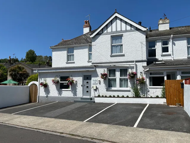 Bentley Lodge Guest House / Bed and Breakfast (Book Direct for Best Rates)