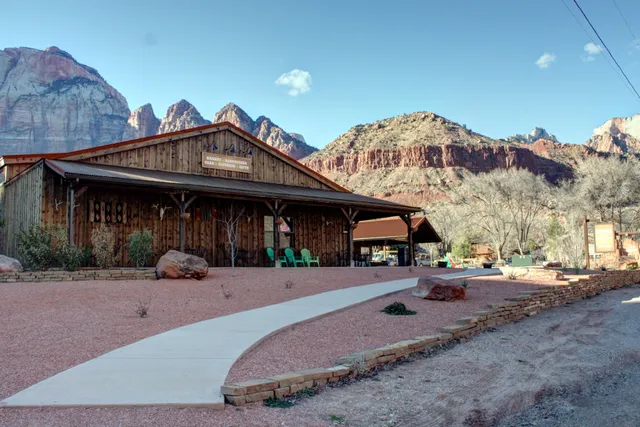 Hoodoos General Store, Deli, Ice Cream Parlor, and Gift Shop