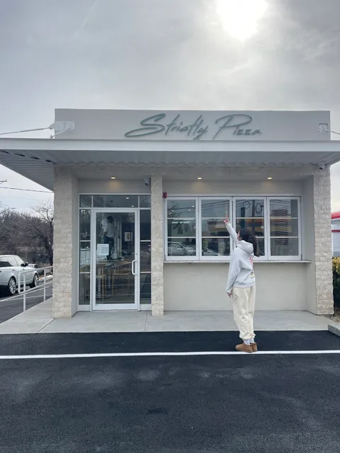 Strictly Pizza