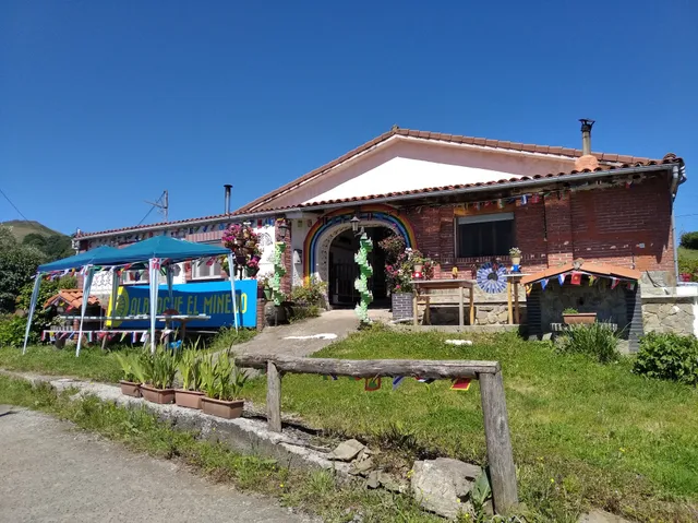 Albergue el Minero,(temporada baja),con reserva de 48 h.antes y grupos de 5 personas,