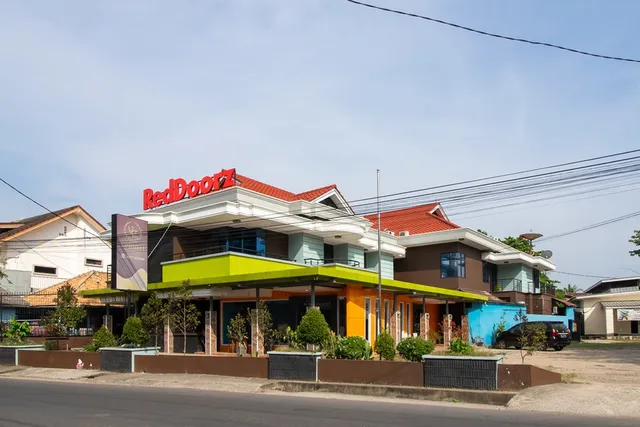 RedDoorz near RS RK Charitas Palembang
