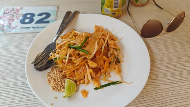 Pad Thai by Maprang