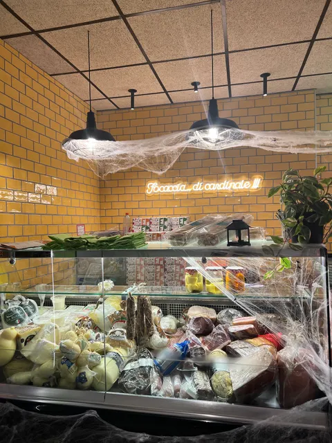 È Pazzo Italian Focaccias and Spritz