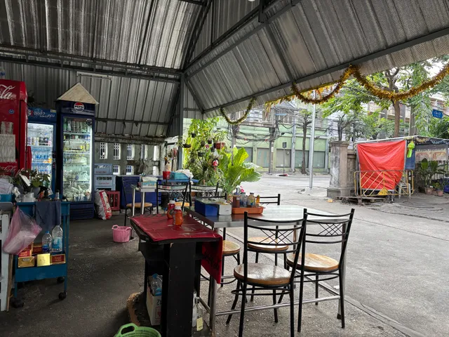 JaeNok Street Food เจ๊นกสี่พระยา