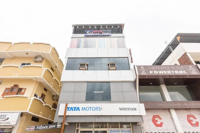 OYO 42685 Motel Silver Inn