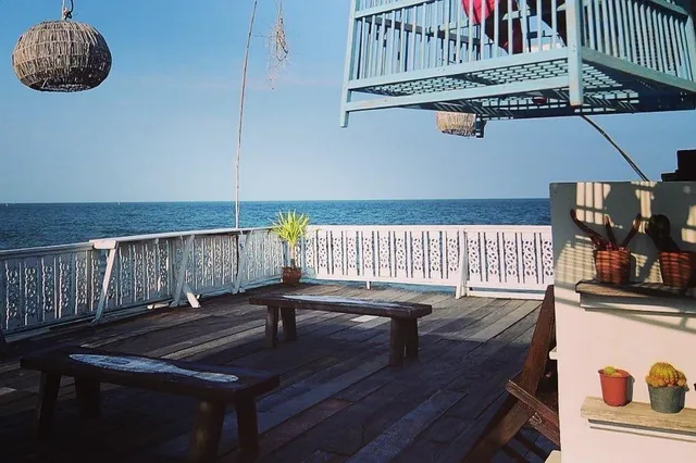 Fulay Guest House with Bar on the Sea