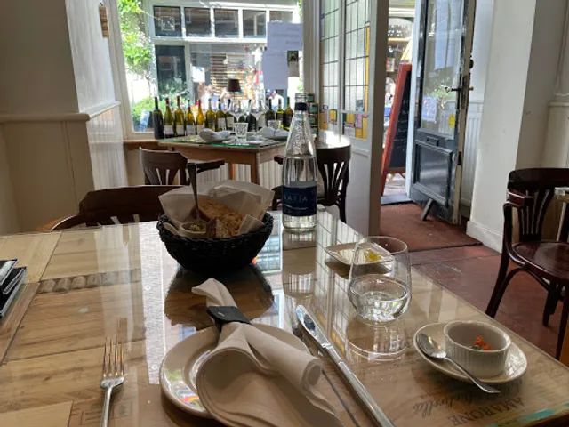 Momenti-Italian cuisine