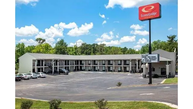 Econo Lodge Inn & Suites Evergreen