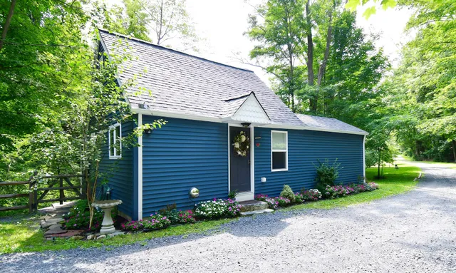 The Cottage at Millpond Falls - Romantic Luxury B&B in Warwick NY