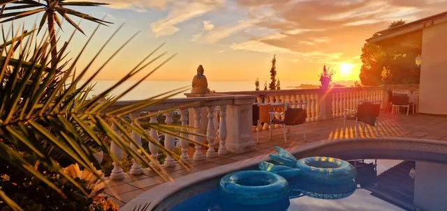 Ashram Villa Sunshine