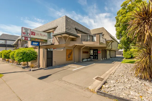 136 On Bealey - Motel