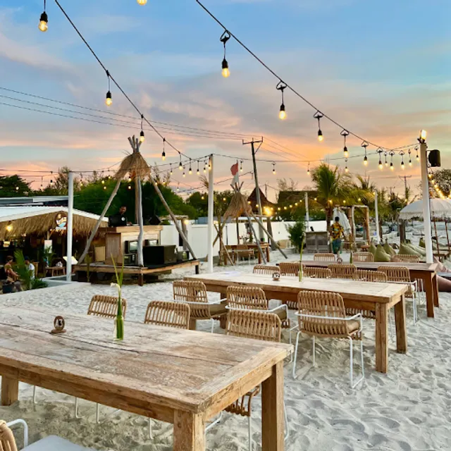 Window Bar | Sunset Bar & Cocktails