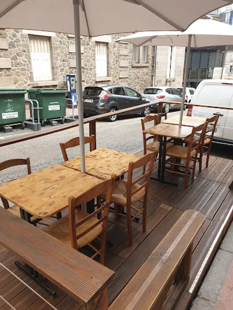 LA TANIERE DES COMBES