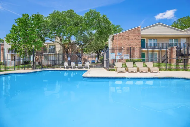 Center Ridge Apartments