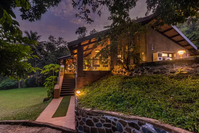 SaffronStays Meadowbrook - 4 BDR Villa in Panvel