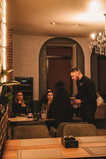 "Vpeklo" Restoran V G. Kirovsk