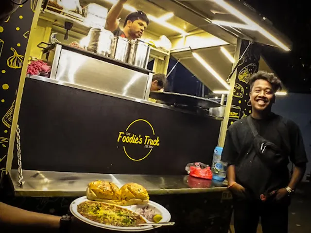 The Foodie's Truck ( Vadapav )