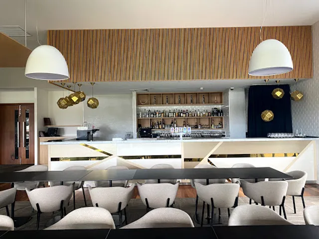 Wild Swan at Mandoon Estate