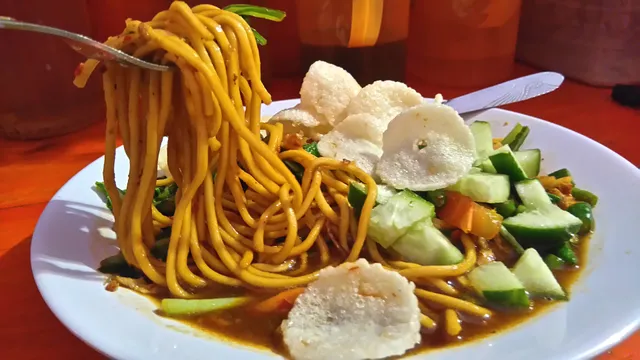 Little Dan ( Mie, Nasi Ayam, Minuman )