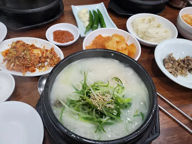 Bae Jong-gwan Dongnae Samgyetang