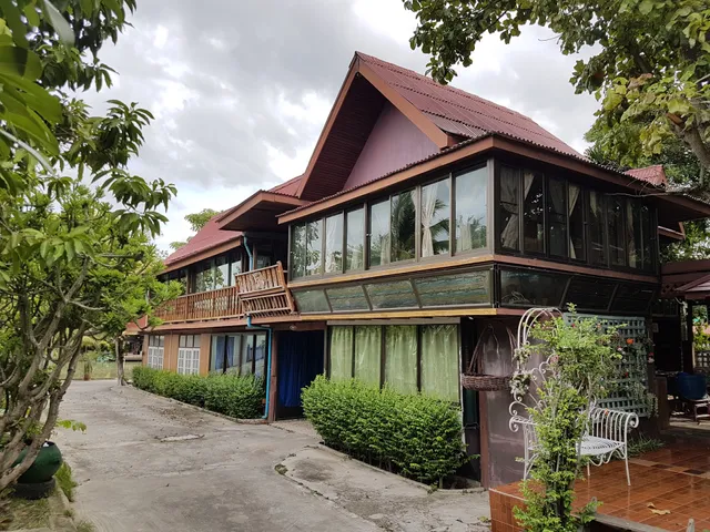 OYO 402 Raknatee Resort