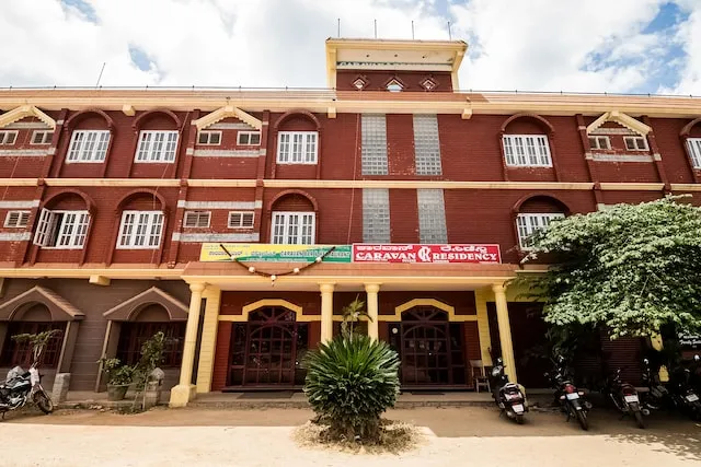 OYO 47868 Caravan Residence