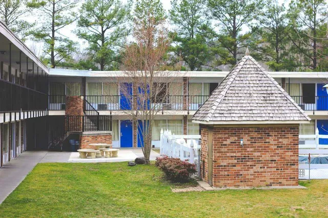 Pineapple Inn and Housing Center