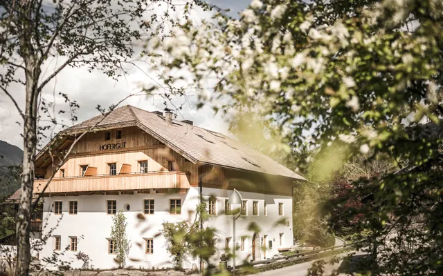 Hofergut – Suites & Apartments