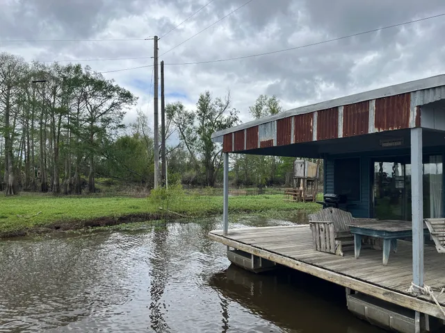 Cypress Cove Landing & Houseboat Rentals