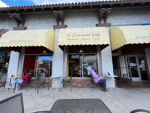 Le Croissant Cafe