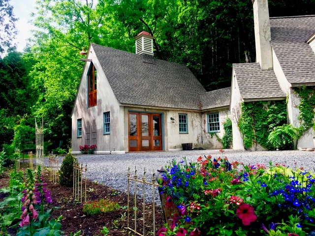 Glen Hollow Wine Country Cottage