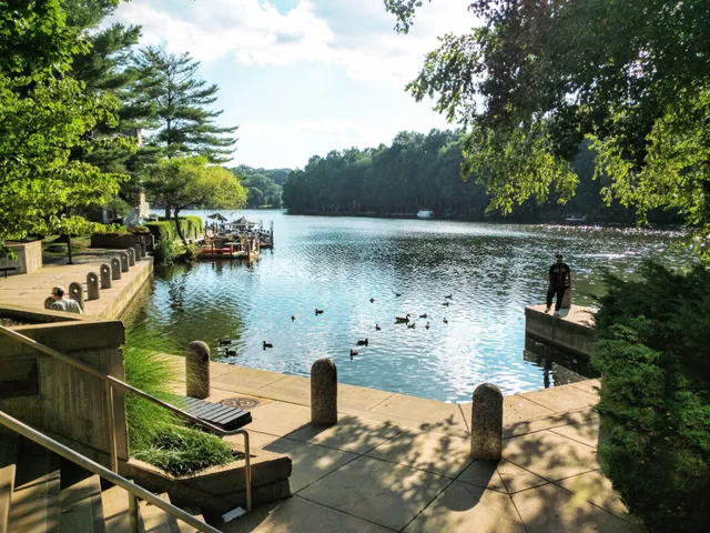 South Lakes Village Shopping Center