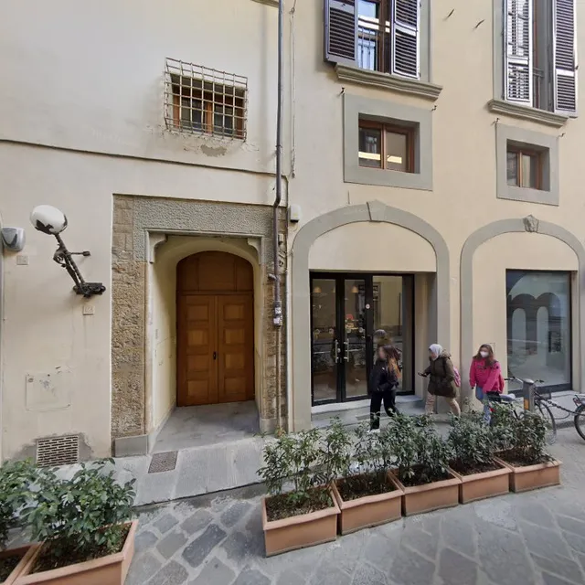 Via delle Belle Donne, 16R