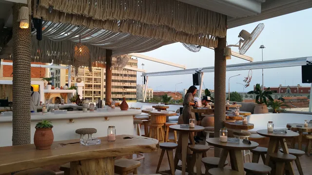 Vanilla World Skybar