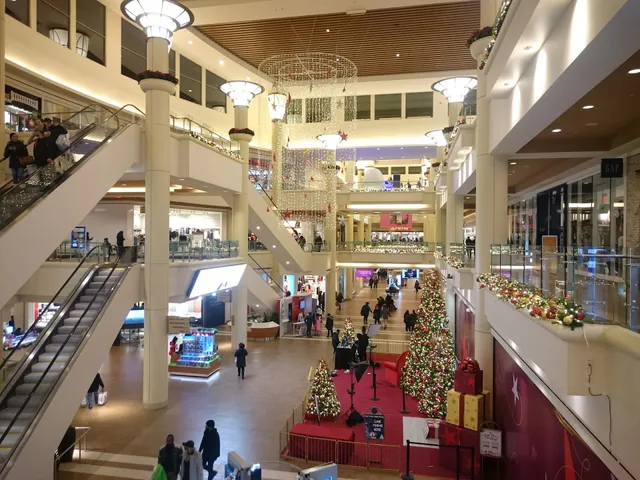 The Mall at Bay Plaza