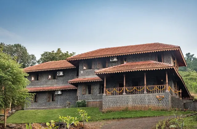 SaffronStays Niramay - Villa in Velhe