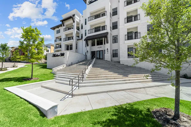 Harbor Hill Apartments